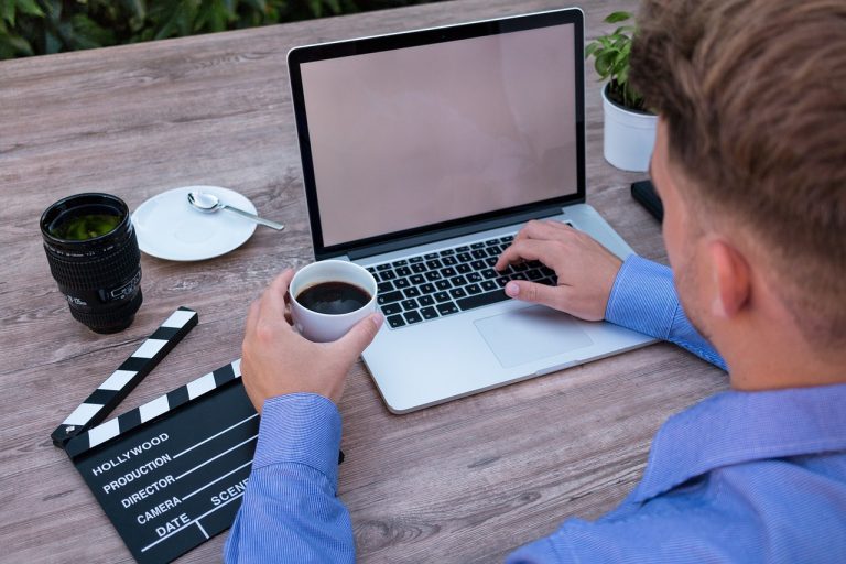 The Pros and Cons of Video Blogging